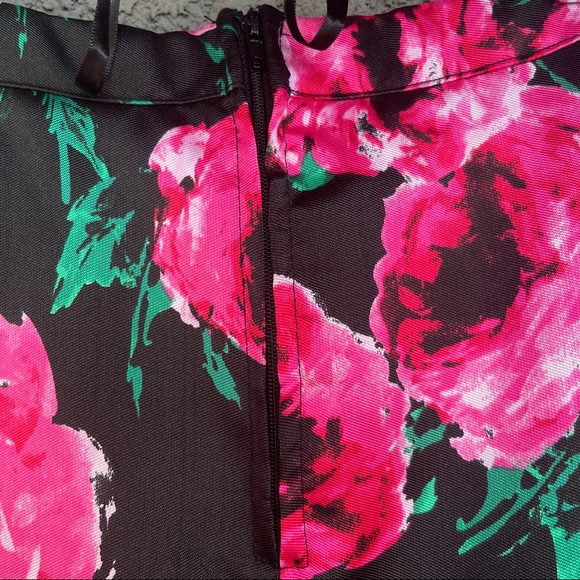 B. Darlin Black & Pink Roses Tulle Lined Maxi Skirt with Pockets Size 1/2 - Picture 4 of 8